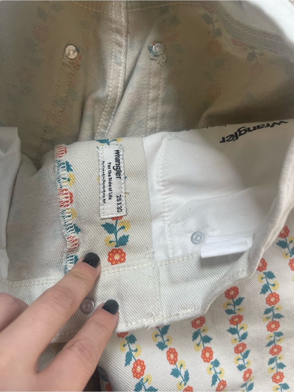 Wrangler Cream Floral-Print Flare Jeans - Picture 2 of 4